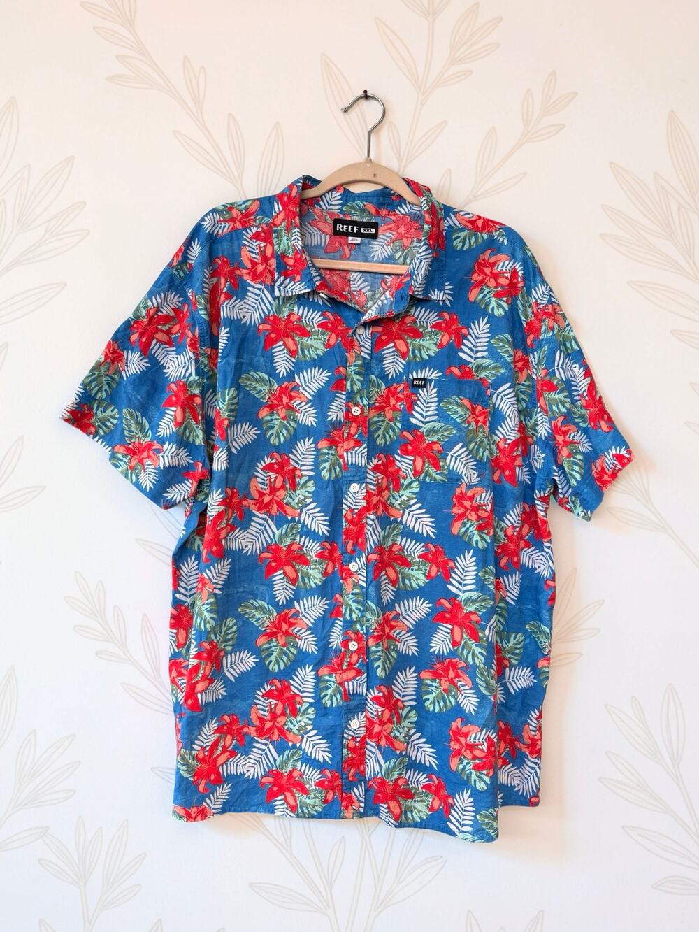REEF Mens XXL Hawaiian Shirt Blue Red Hibiscus Tropical Floral 100% Cotton